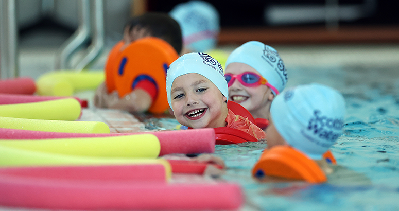 kids in pool with floats