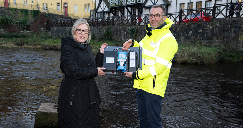 Cabinet Secretary Gillian Martin and Professor Simon Parsons hold an Event Duration Monitor at Water of Leith, Stockbridge, Edinburgh